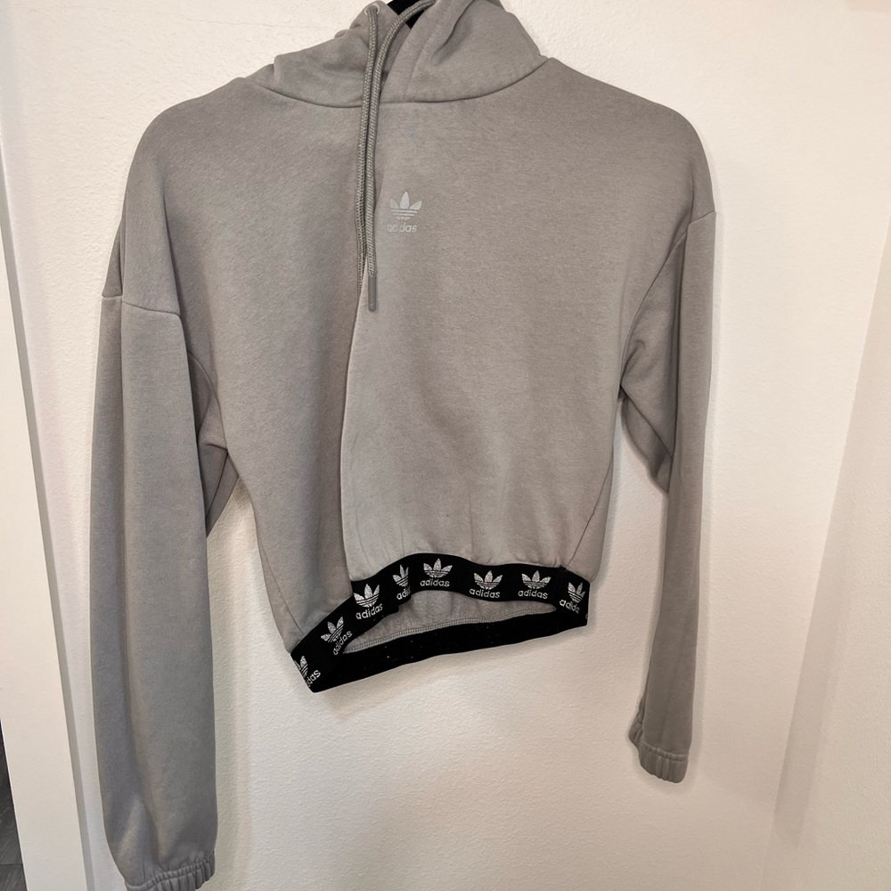 Slightly cropped hoodie